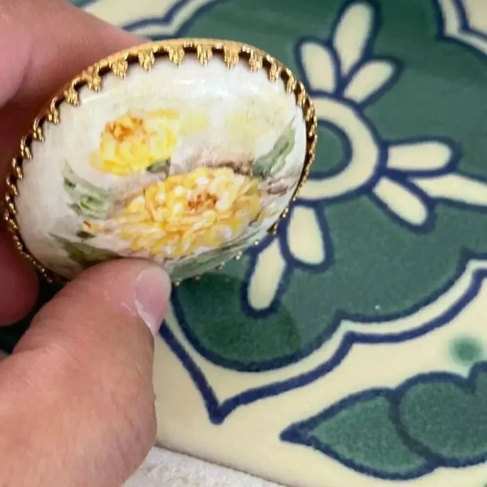 Vintage  Floral  Brooch